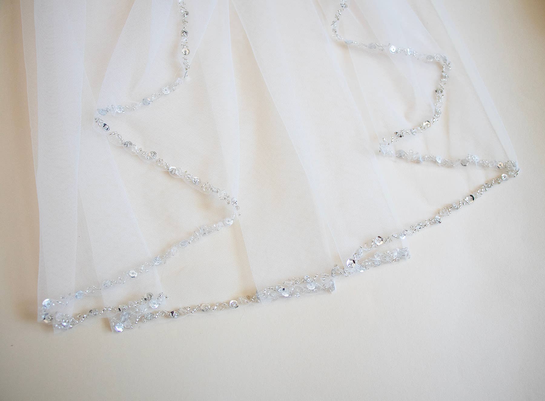 allureweddingjewelry – wholesale Veil – Women’s – Two Layer or One LayerCrystal Edge Wedding Veil with Blusher4