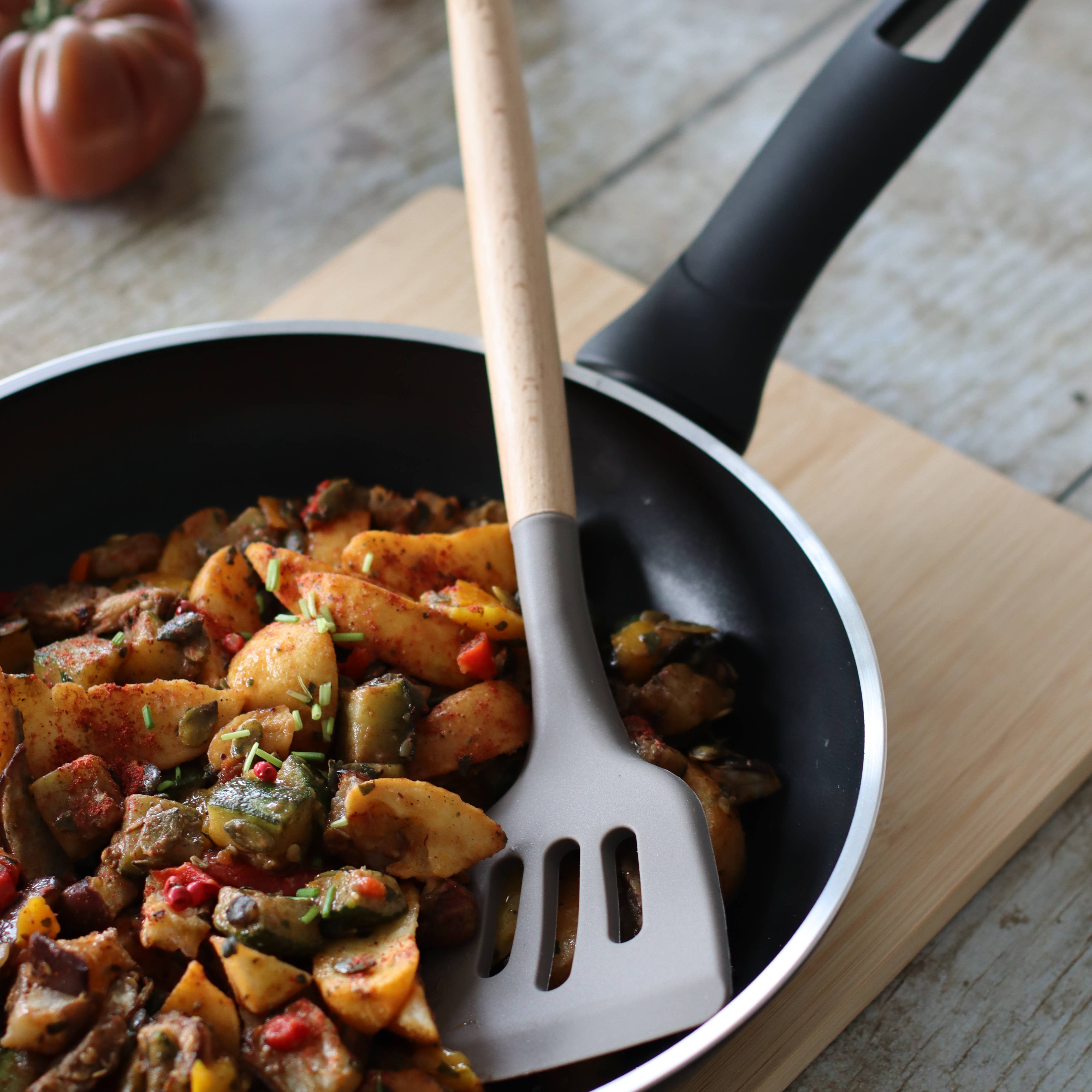 Menastyl - Wholesale Kitchen Utensil Set - Eliott 10-piece silicone utensil set with wooden handle4