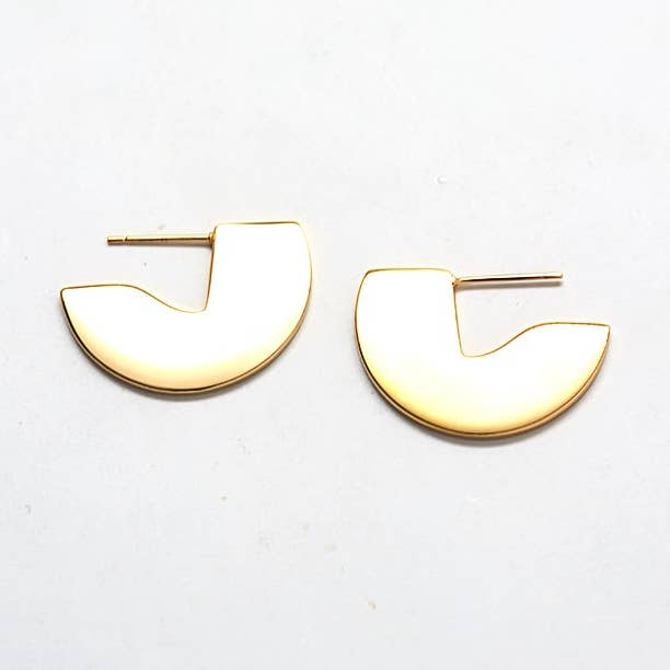 Admiral Row Jewelry – Großhandel Ohrstecker – Geometrische Mini-Halbkreis-Ohrstecker - Herbstschmuck0