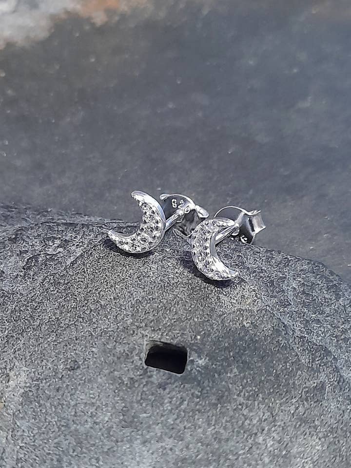 SS607B - PERNO A FORMA DI LUNA IN ZIRCONIA CUBICA TRASPARENTE 6 MM per la vendita all'ingrosso da parte di Bluelily925silver