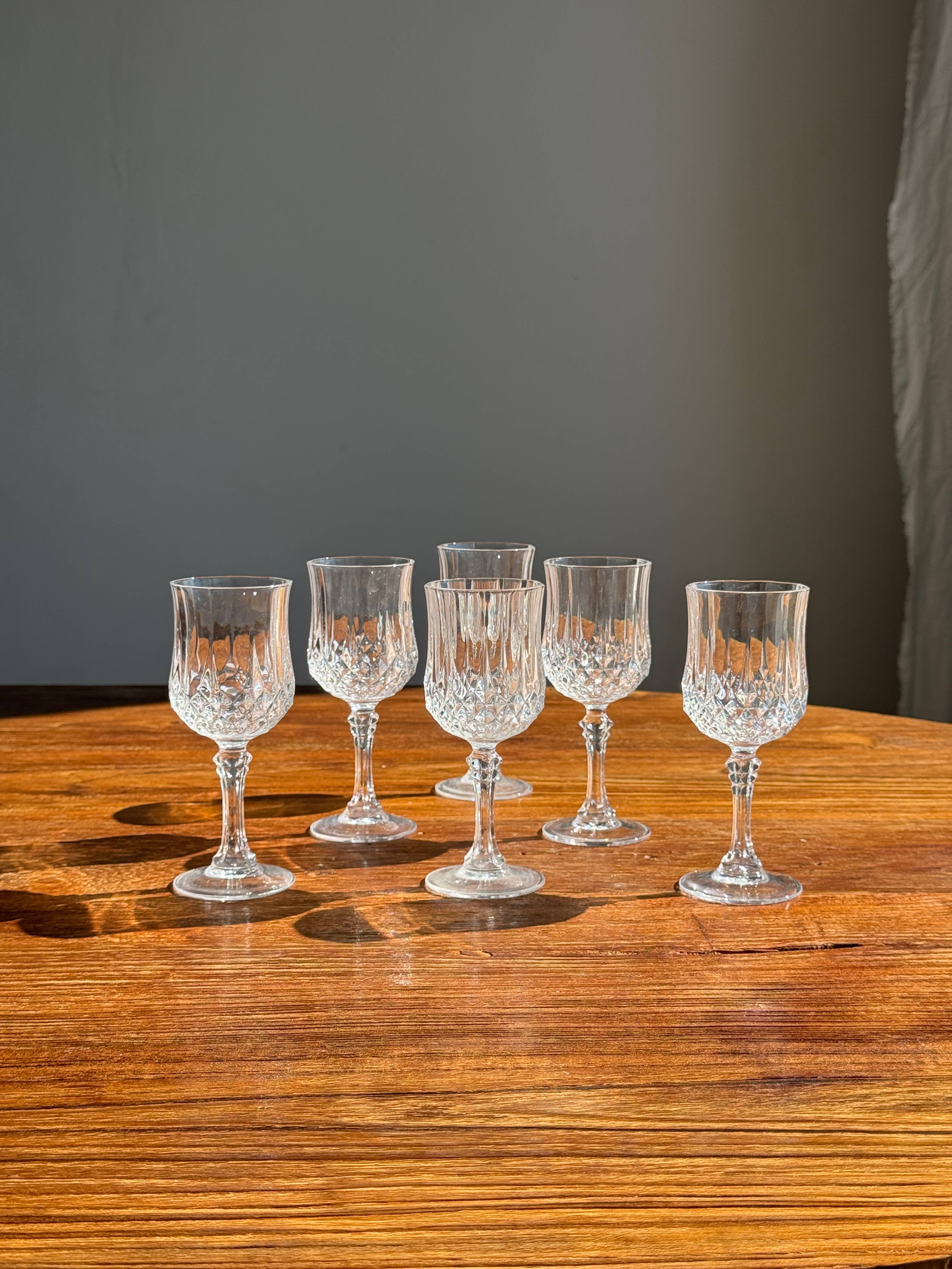 Office Objets - Wholesale Wine Glass - Set of 6 small diamond-cut crystal glasses H14.57