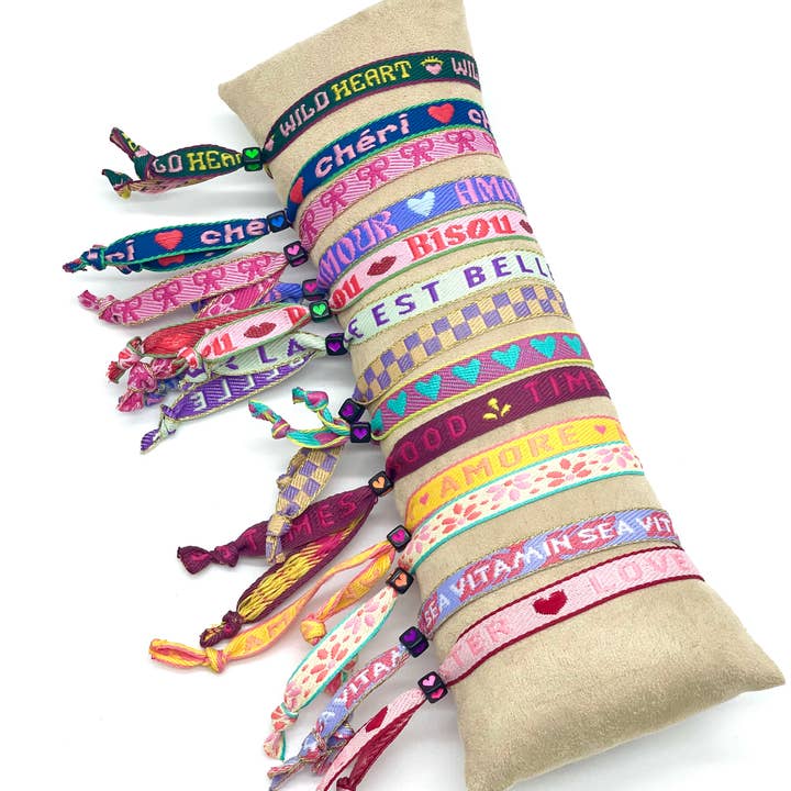 Set di 13 braccialetti festival intrecciati per la vendita all'ingrosso da parte di Parsley & Pepper