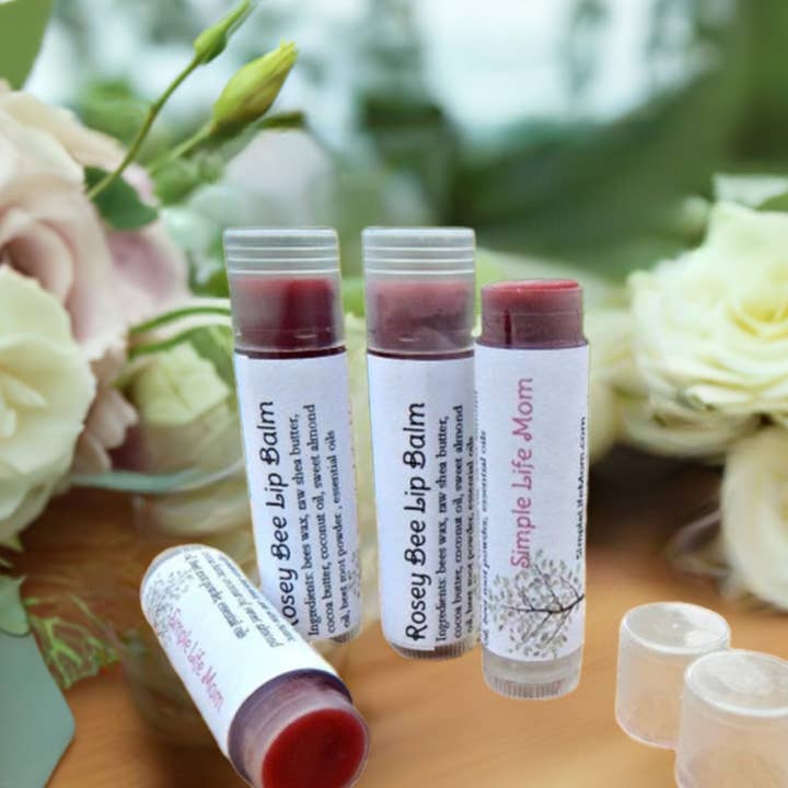 Simple Life Mom - Vendita all'ingrosso Burro di cacao - ROSEY BEE BALSAMO LABBRA - balsamo labbra naturale, colorato di rosso con olio essenziale di menta piperita, idratante colorato per labbra rosse, tinta per labbra8