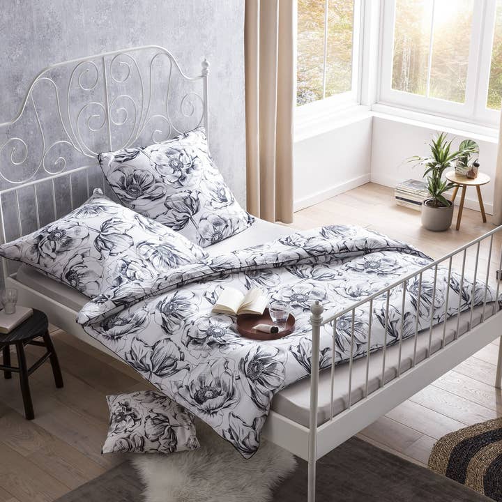 TRYCKTA SÄNGKLÄDER SVARTA BLOMMOR för wholesale av DONE.®