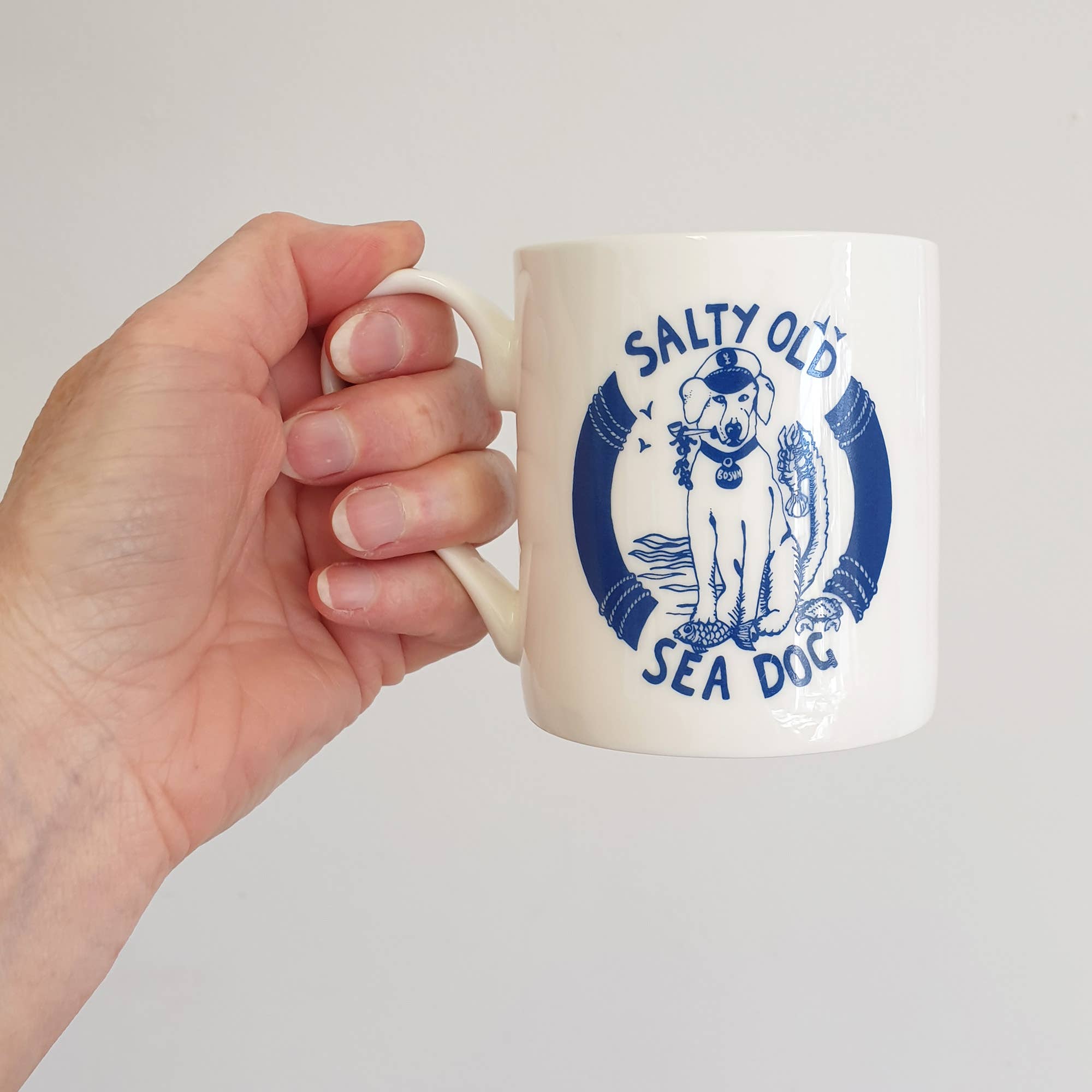 Port and Lemon – Engroshandel Kaffekrus – Salty Old Sea Dog Hånddekoreret benporcelænskrus2
