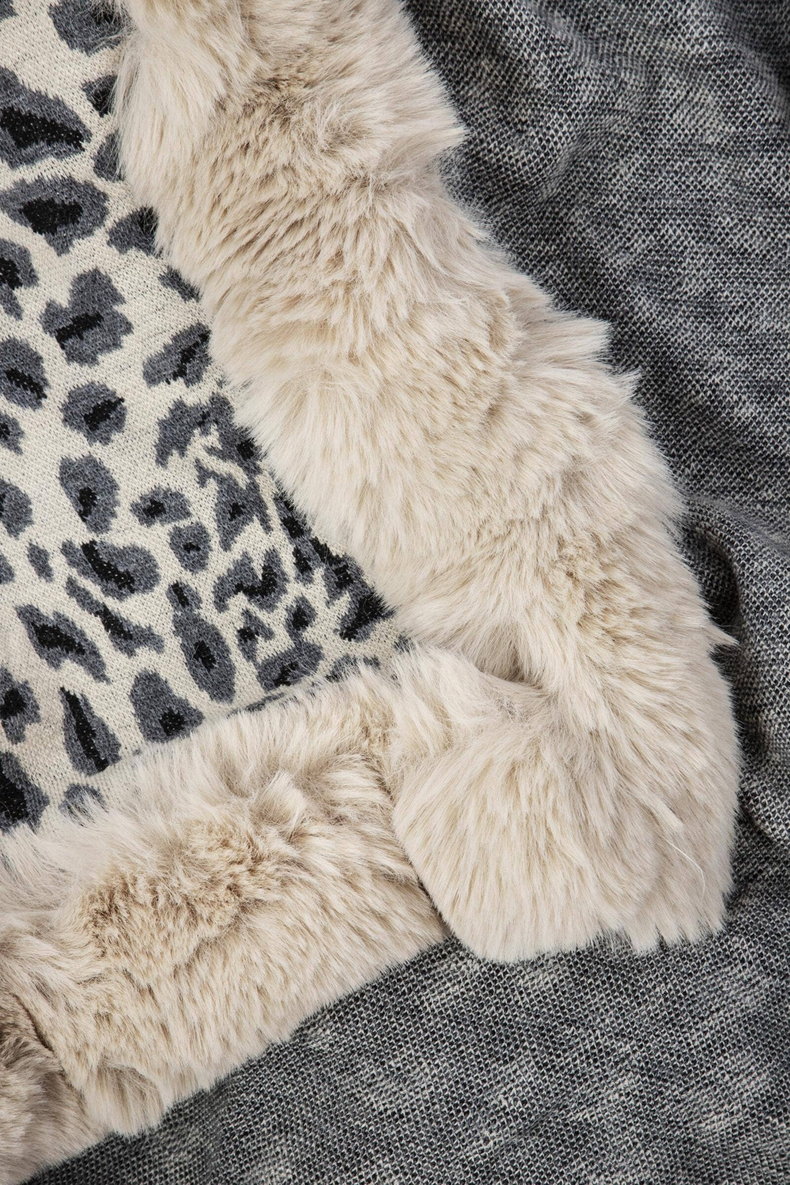 SAACHI - Wholesale Kimono - Women's - Faux Fur Cheetah Party Kimono3