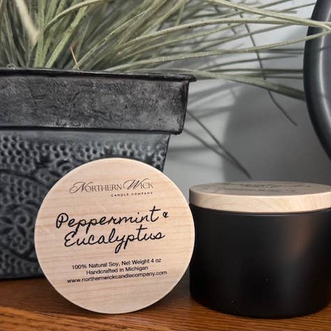 100% Soja Kaars, 4 oz Zwart blik - Pepermunt & Eucalyptus voor wholesale door Northern Wick Candle Company
