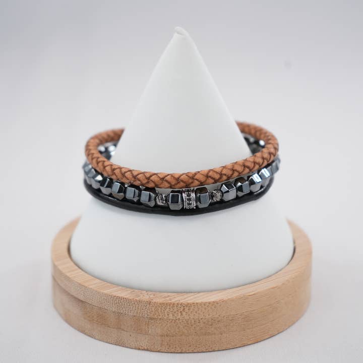 Bracelet en cuir tressé raffiné pour homme : cadeau idéal pour lui pour la vente par Loli