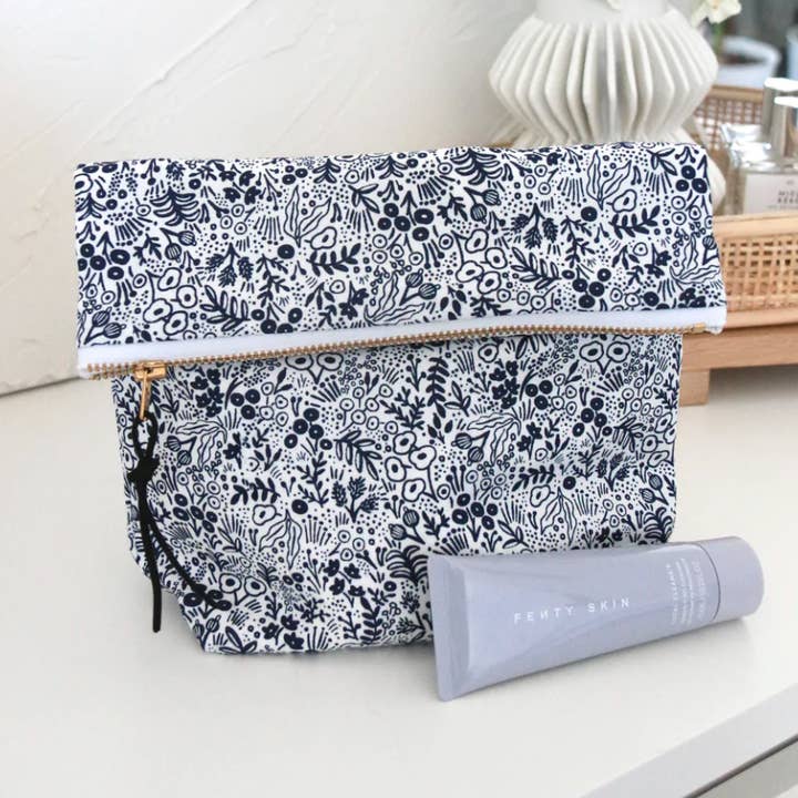 Wilde bloemen Foldover voor wholesale door This & That Design Co.