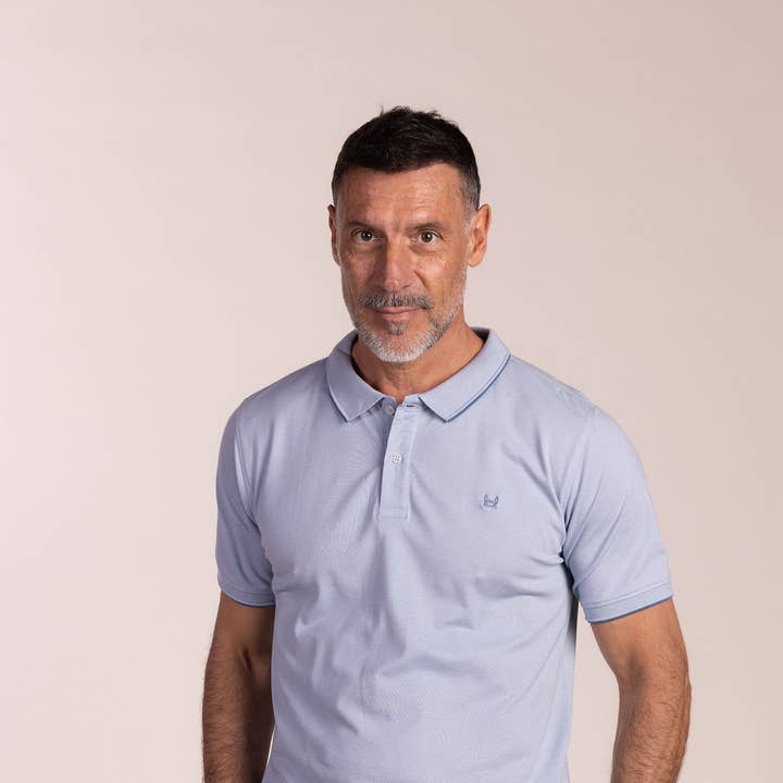 Elastisk lyseblå polo for engroshandel hos Custi Mikelo: Made in Spain