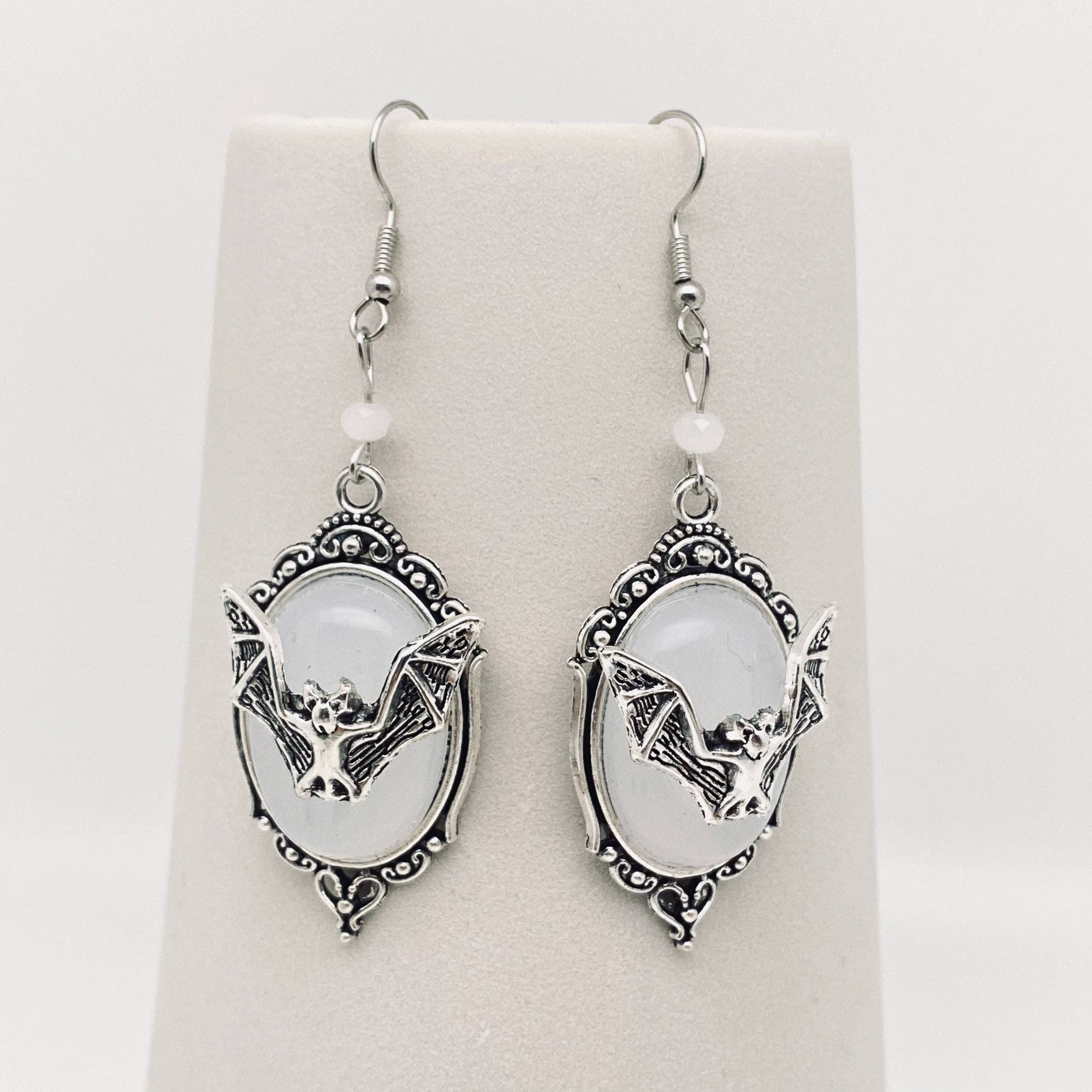 Mio Queena - Wholesale Dangle Earrings - Gothic Bat Pendant Earrings - GT0