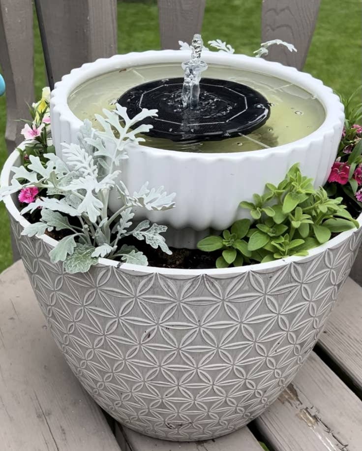 Will's Company - Wholesale Outdoor Ornament/Decor - LED Solar Powered Lighted Fountain Disc for Birdbath