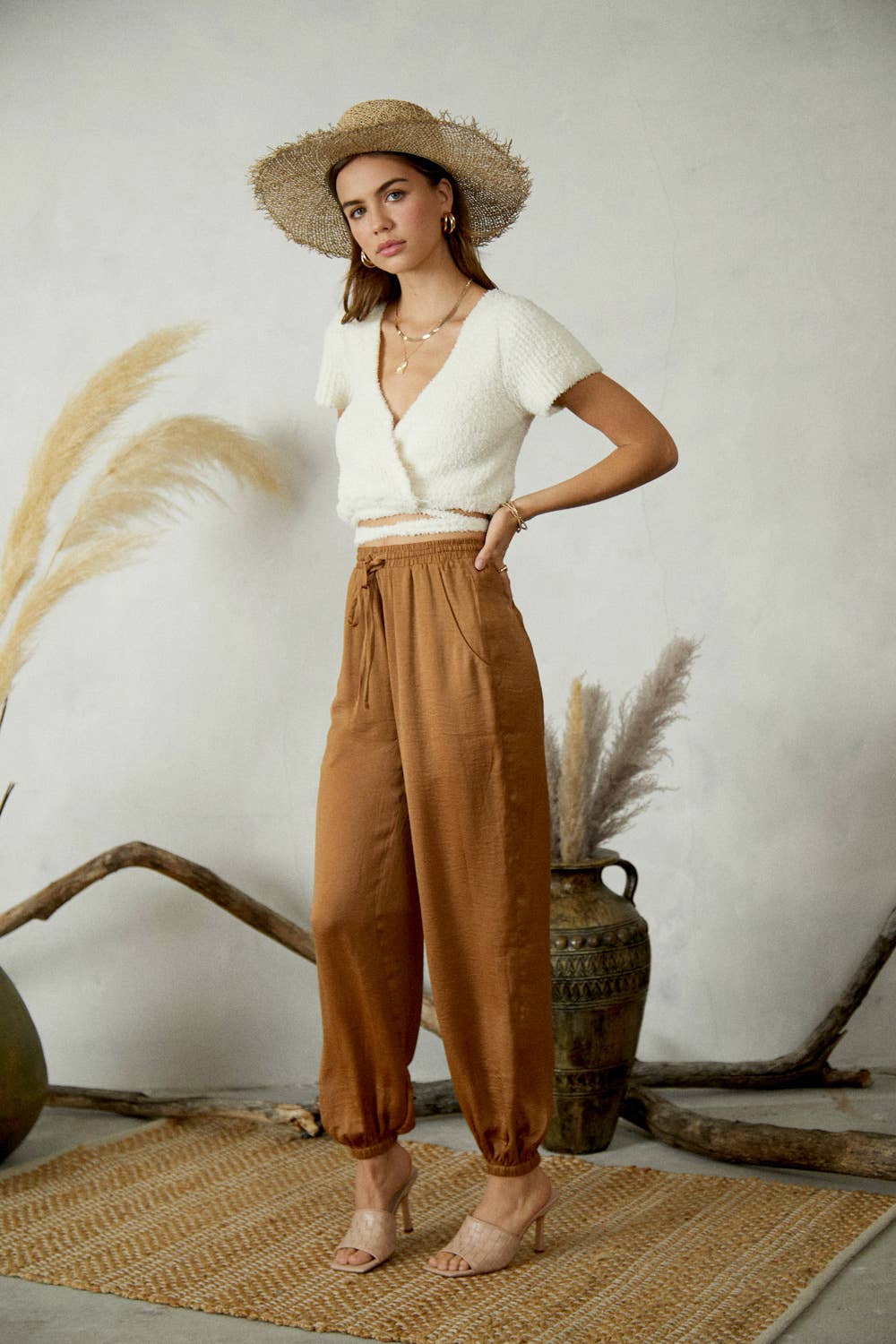 Olive scuro KP5253 Pantaloni sciolti elasticizzati con vita elastica frontale in raso in vendita all'ingrosso su Faire3