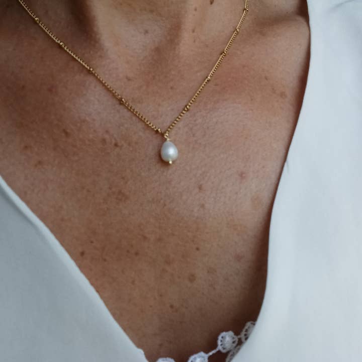 Collar fino de cadena satélite de acero dorado con colgante de perla para venta al por mayor de L'atelier du 6