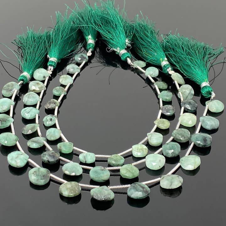 Natuurlijke smaragdgroene edelsteenkralen, smaragdgroene gefacetteerde hartvormige kralen voor het maken van sieraden, benodigdheden voor geboortesteen in mei, streng van 8” voor wholesale door Akstar Gems
