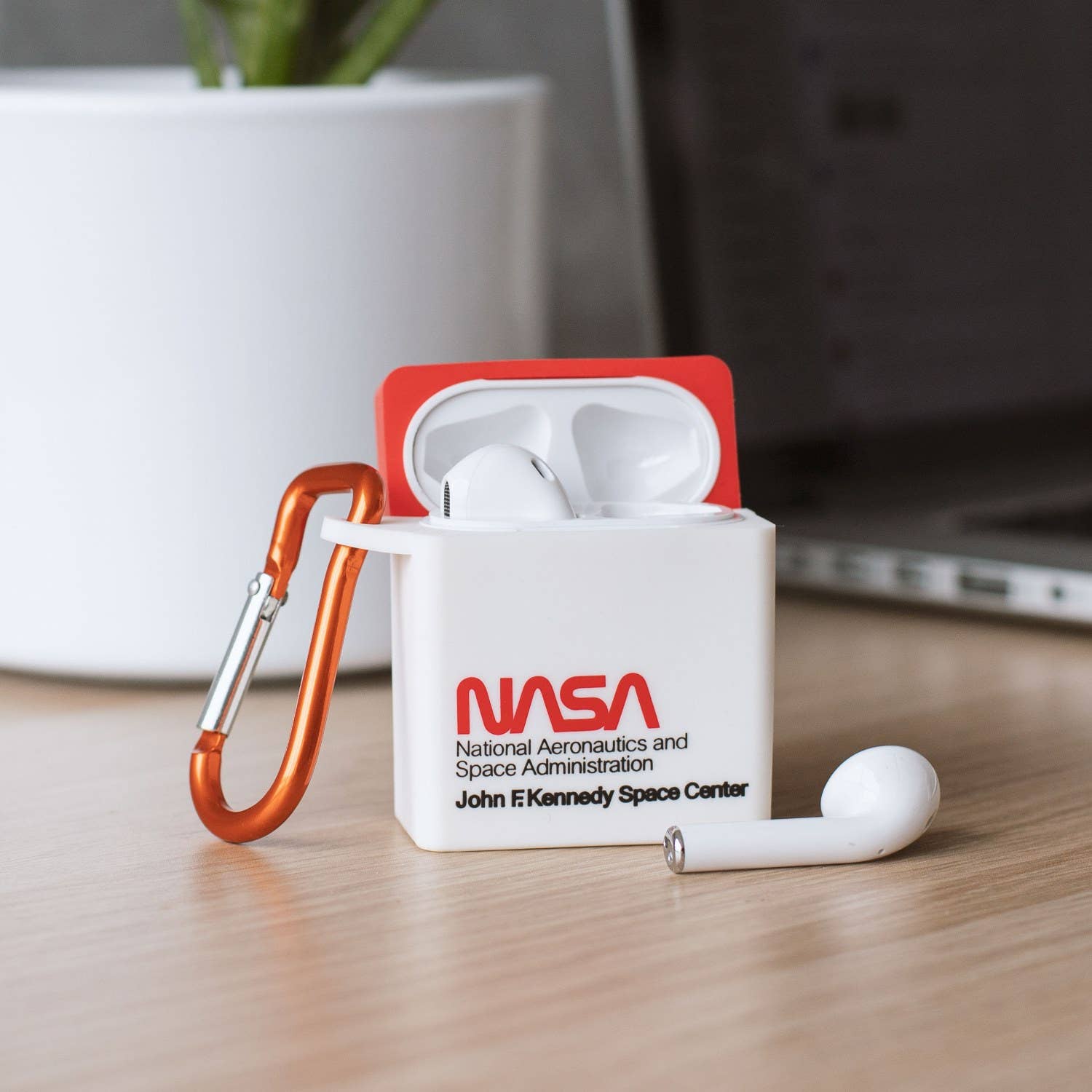 Mad Monkey GmbH - Wholesale Airpod/Earbud Case - Men's - Airpod case, protective case for Airpods - NASA1