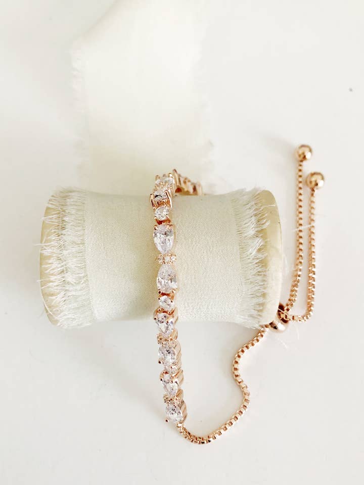 Bracelet ajustable Lise Diamond pour la vente par Belle Box Boutique