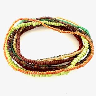 Set van 10 kralenarmbanden in herfstkleuren, 60 cent per stuk voor wholesale door Erik & Mike