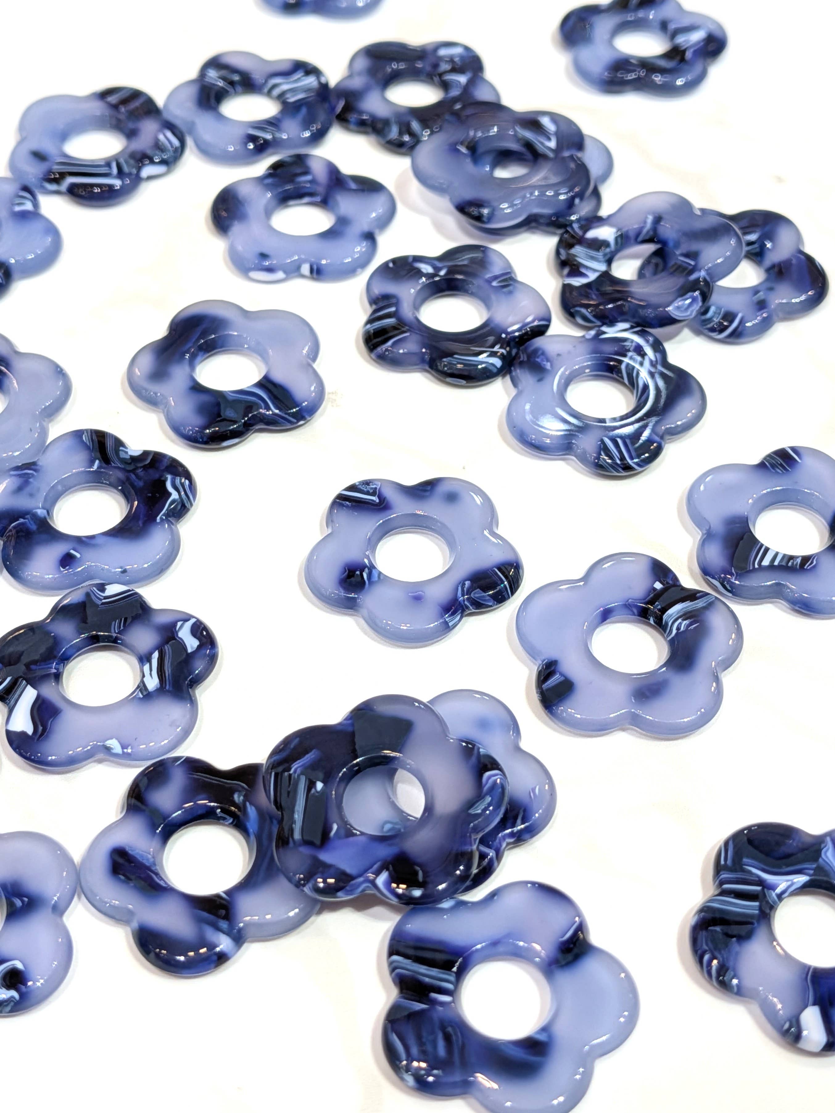 LOLO & YAYA – wholesale Emergency response charm – Flower pendant 2cm, 1.5O euros / u7