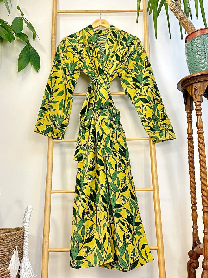 Accappatoio in Velluto Stampato Lussuoso e Sontuoso con Sari di Seta Indiano per la vendita all'ingrosso da parte di Essential Designs London