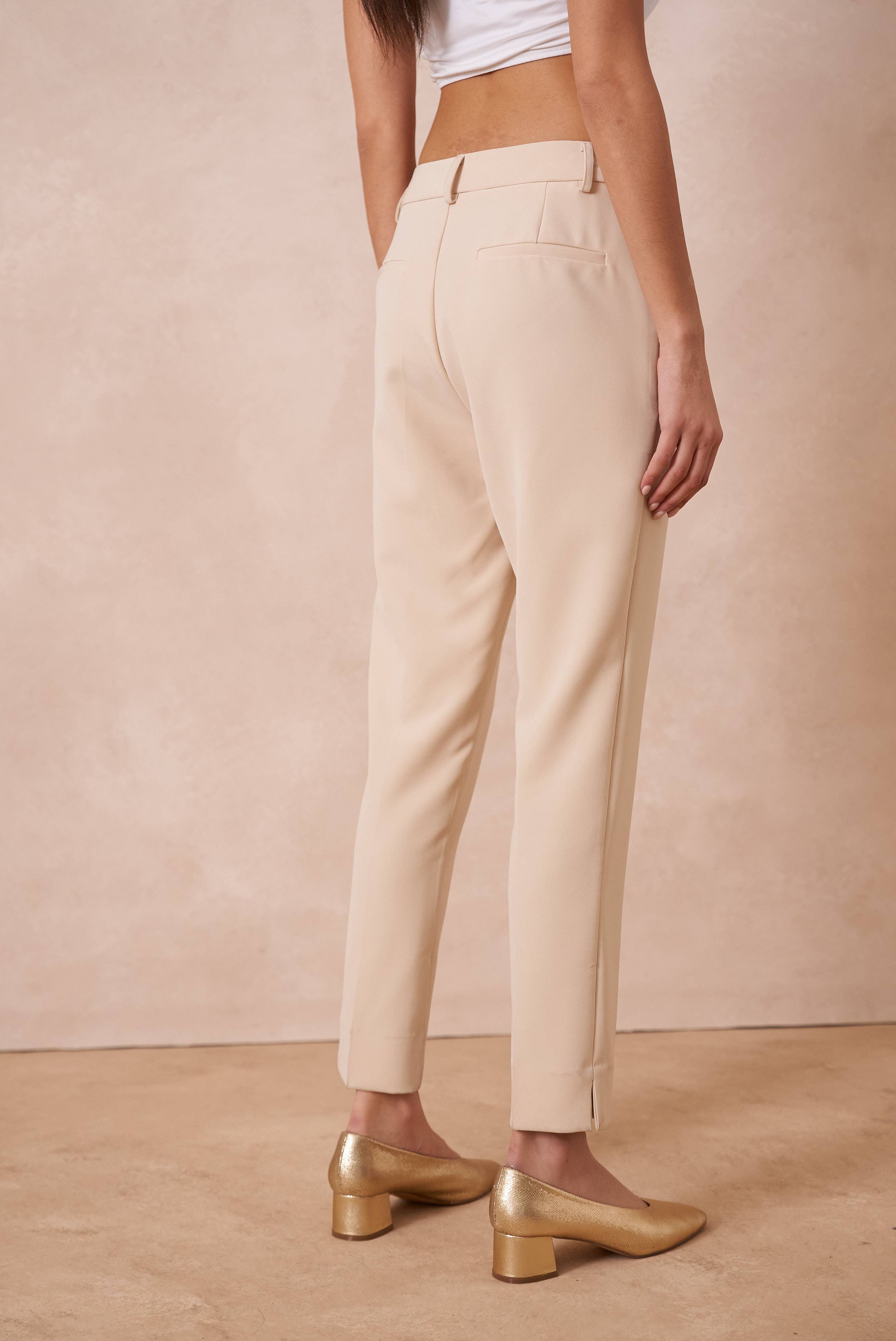 Attentif Paris – wholesale Pants – Women's – [Timeless] High-waisted cigarette pants78