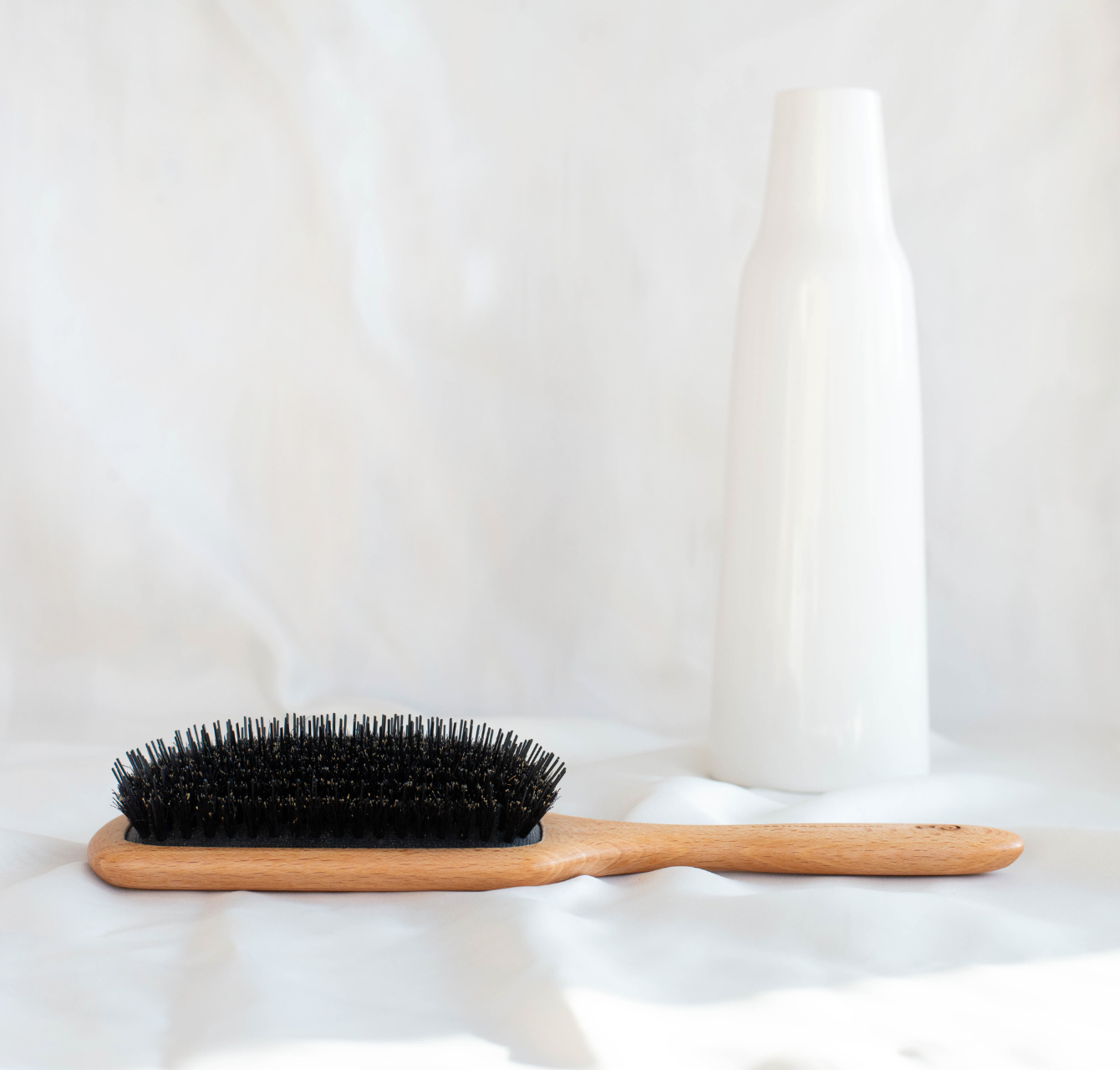 L’Artisan Brossier - Wholesale Hair Brush/Comb - Pneumatic Paddle Brush - Boar Hair and Nylon Dots2