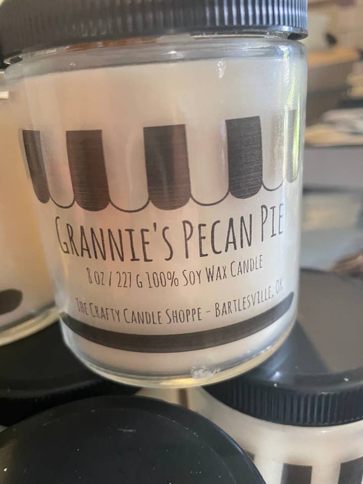 Vela de soja Grannys Pecan Pie 8 oz por atacado de The Crafty Candle Shoppe