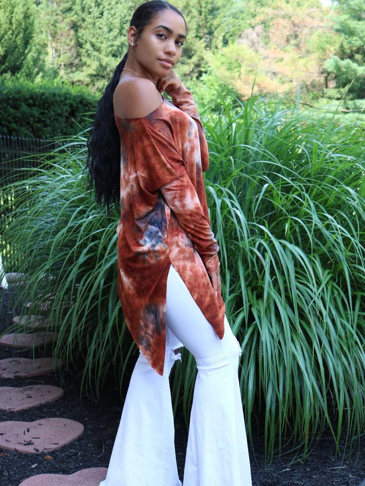 Shivanna Roest Tie-Dye Tuniek Top voor wholesale door Nina Cheyenne Apparel