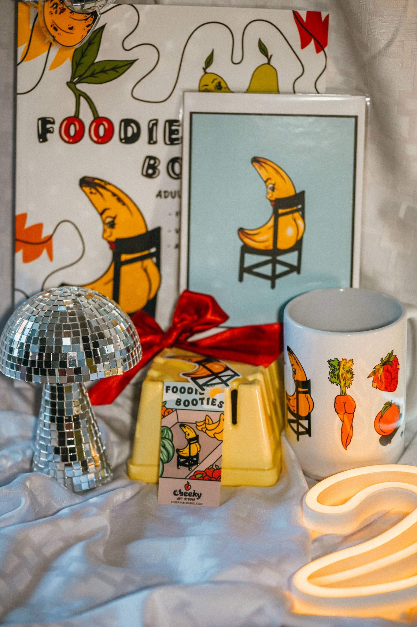 Cheeky Art Studio - Wholesale Lapel Pin/Button - Banana Booty Hard Enamel Pin6