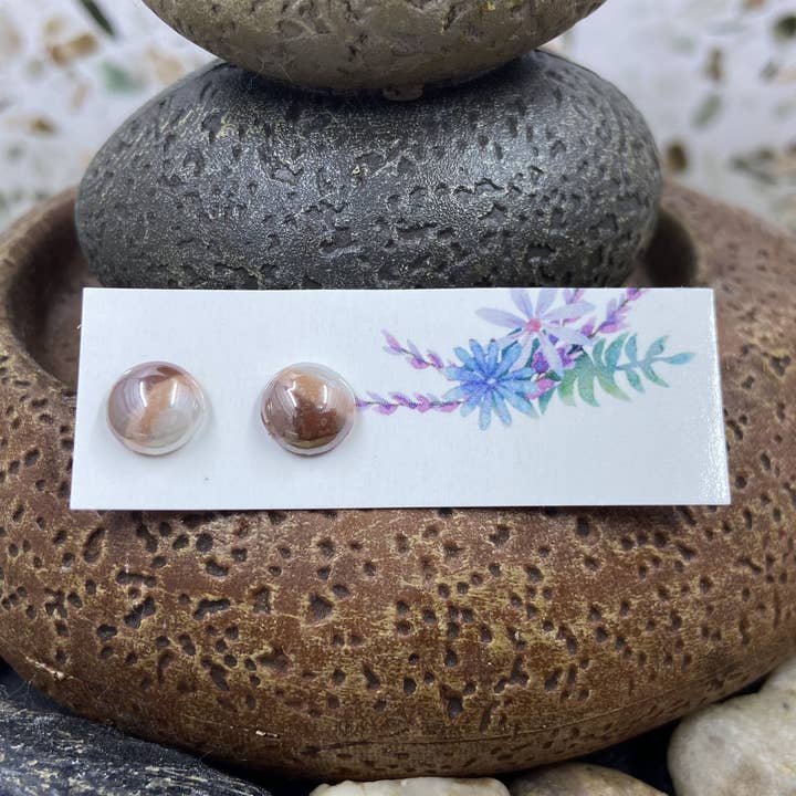 Clous d'oreilles en pour la vente par Only Once Originals