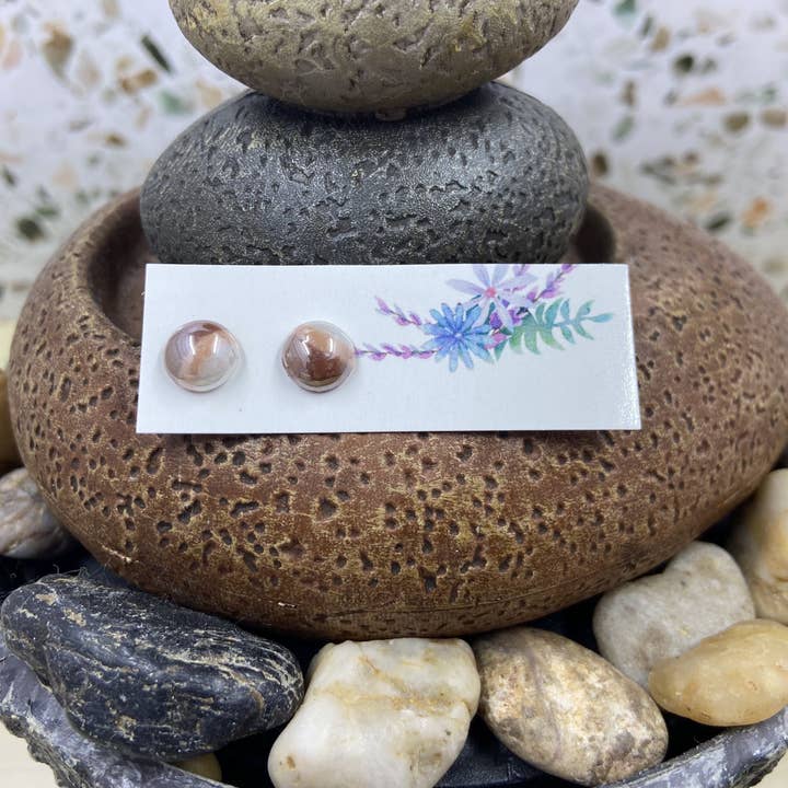 Clous d'oreilles en pour la vente par Only Once Originals