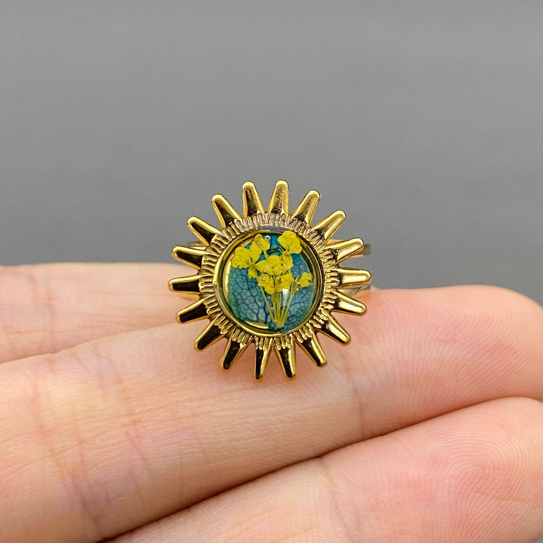 Mio Queena - Wholesale Cocktail/Statement Ring - Dried Flower 18K Gold Plated S.Steel Adjustable Ring - FGS/PDF4