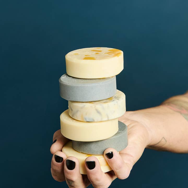 Savon Essentiel Quotidien pour la vente par ASH POSY