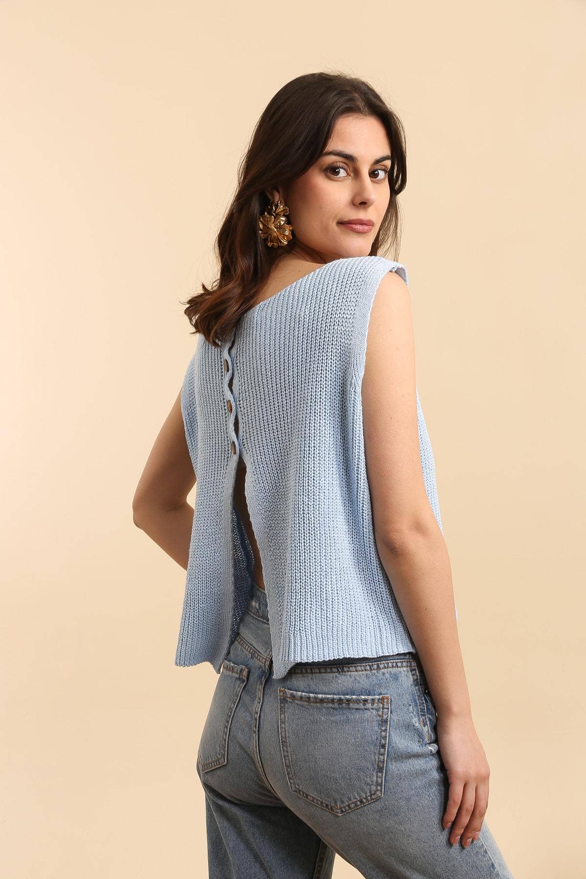 NAÏS PARIS – wholesale Knitted jumper – Women′s – SLEEVELESS ROUND NECK SWEATER, OPEN BUTTONED BACK IN COTTON13
