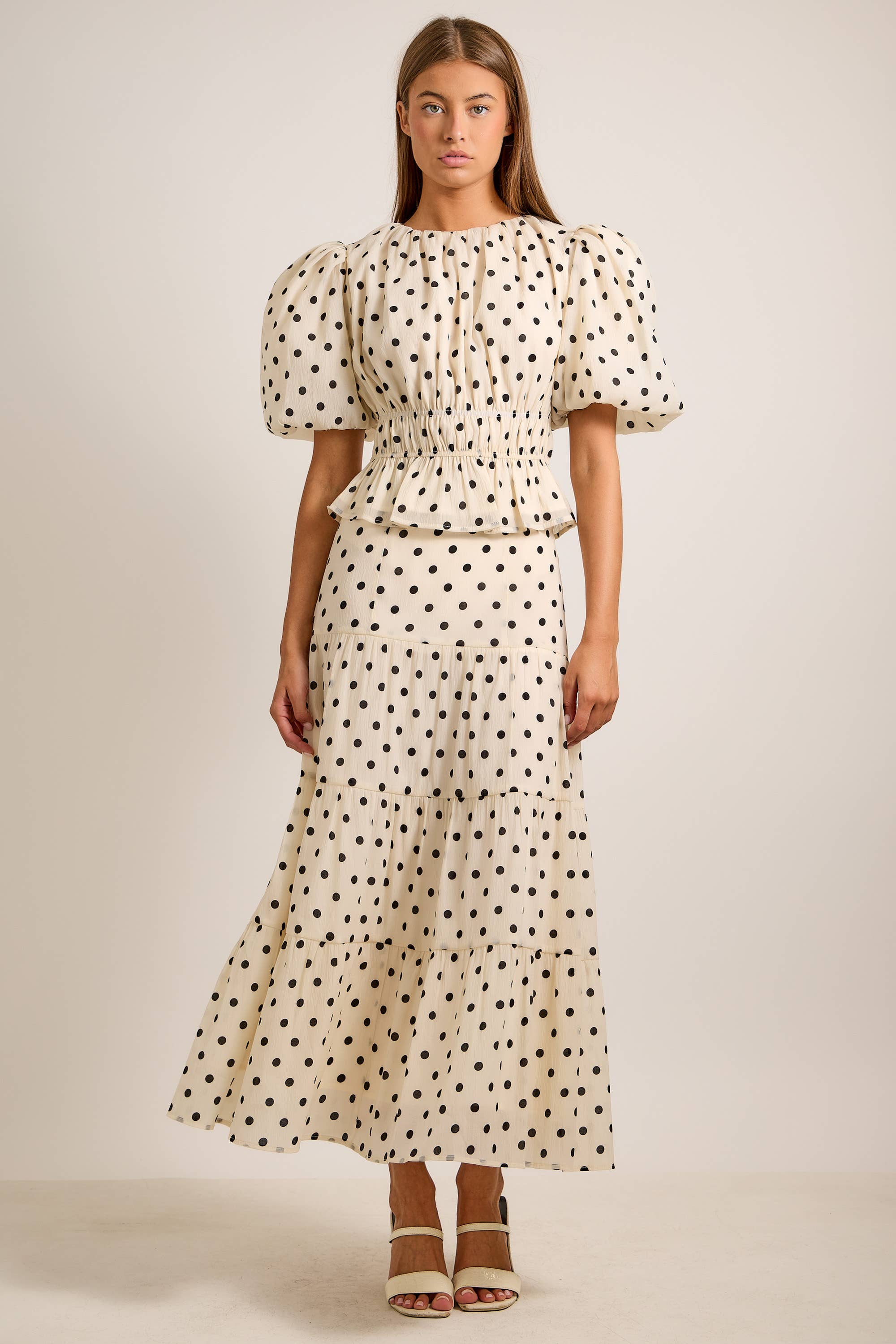 ELFENBEINFARBEN/ Bluse mit Rundhalsausschnitt und Blasenärmeln für den Großhandel auf Faire3