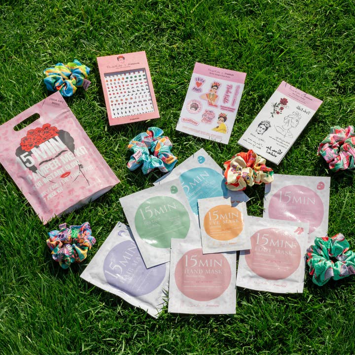 Kit de soins de 15 minutes x Frida Kahlo A (8 pièces) pour la vente par Naisture