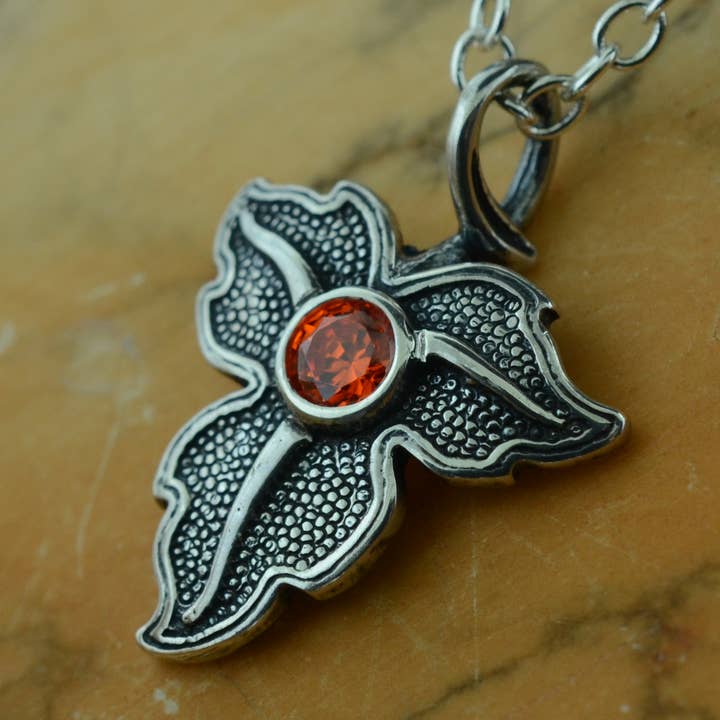 Colgante en forma de hoja de roble con padparadscha de sintetizador en plata de ley para venta al por mayor de Jewelry by DeCory