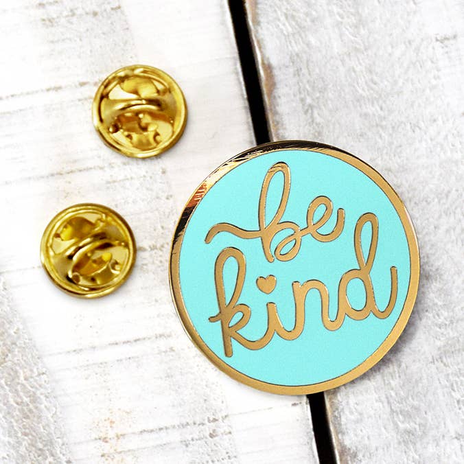 Vær venlig Emalje Pin for engroshandel hos Lifebeats Gifts
