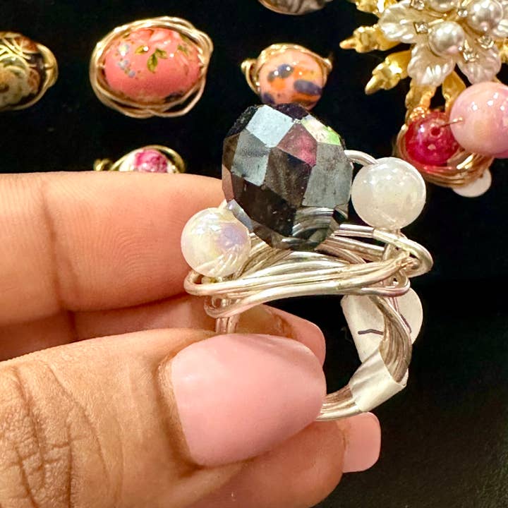 Anello in Vetro Viola Fatto a Mano con Filo Avvolto – Misura Fissa (Copia) per la vendita all'ingrosso da parte di Designed By Risha