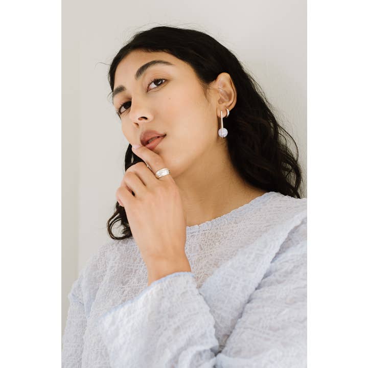 Kara Yoo - Venta al por mayor Pendientes de aro pequeños - Aros Norma Huggie1