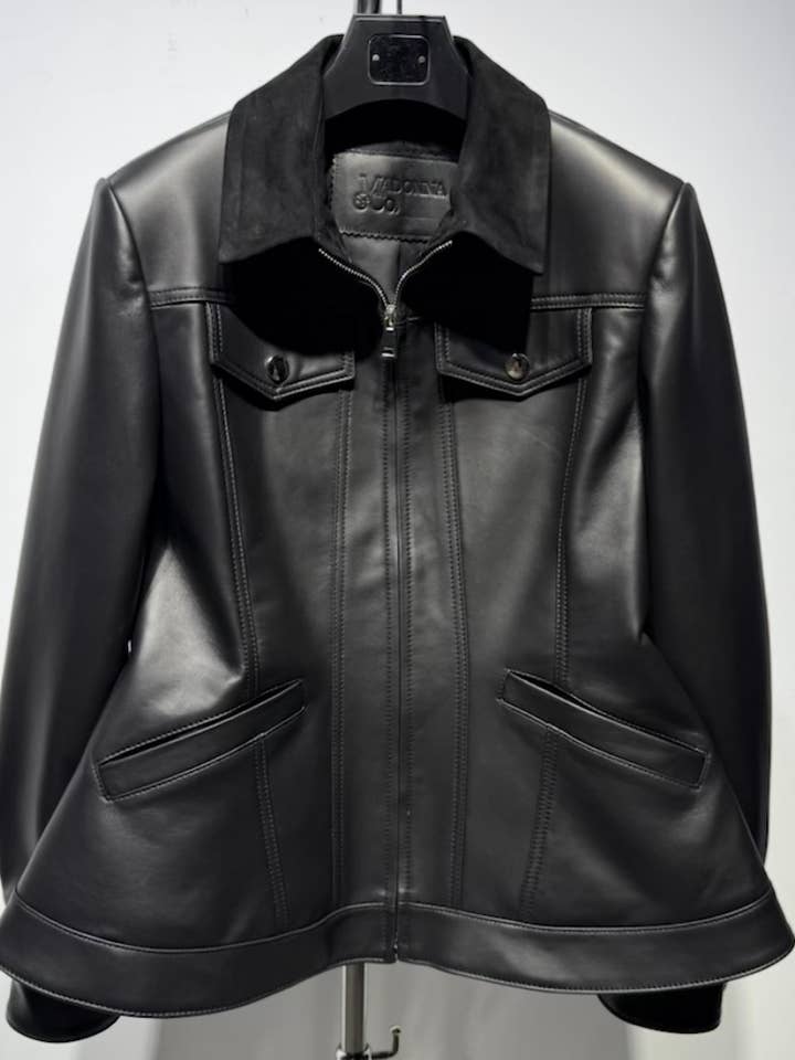 Casaco de Pele com Fecho Frontal e Peplum Elegante por atacado de Luxe & Leather by Madonna & Co