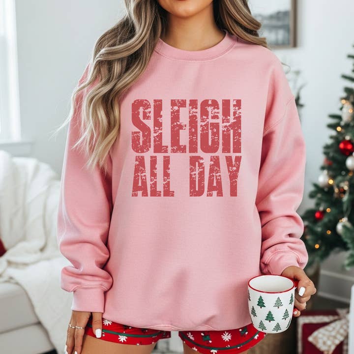 Trendznmore - Modern Graphic Apparel - Vendita all'ingrosso Felpa stampata - Donna - Maglione Natalizio Divertente "Sleigh All Day" - Felpa Festiva per Mamma1