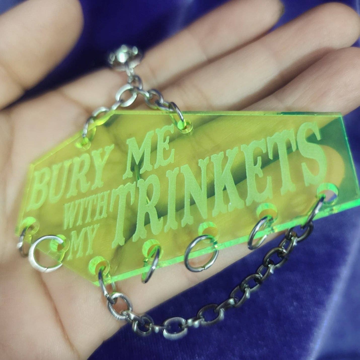 SHOPMALASTORE - Vente Porte-clés – femme - PORTE-CLÉS BIJOUX CERCUEIL - "ENTERREZ-MOI AVEC MES BIJOUX"3