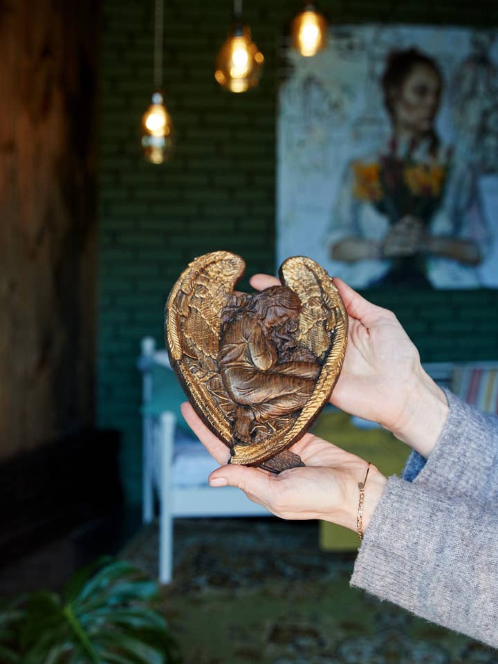 Icône 3D en bois sculpté d'ange endormi cadeau personnalisé pour la vente par KozakWorkshop