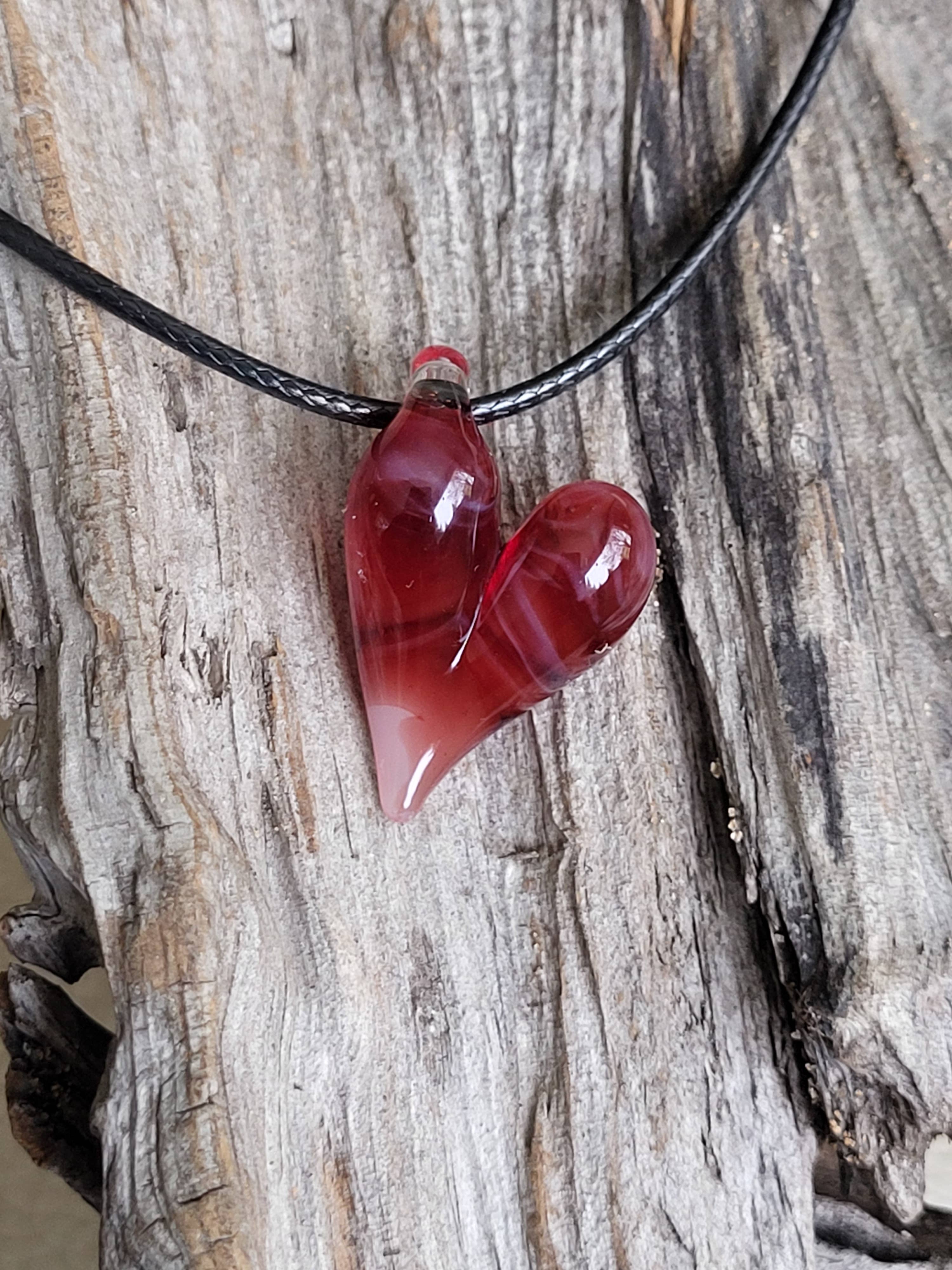 AB Glass Designs – wholesale Hänge-/berlockhalsband – Blåst glas hjärta halsband -olika färgalternativ5