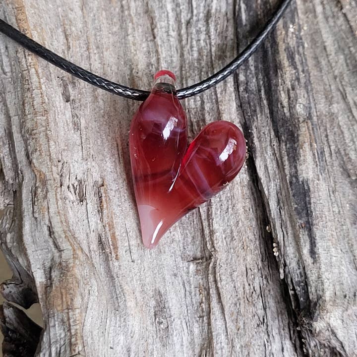 AB Glass Designs – wholesale Hänge-/berlockhalsband – Blåst glas hjärta halsband -olika färgalternativ5