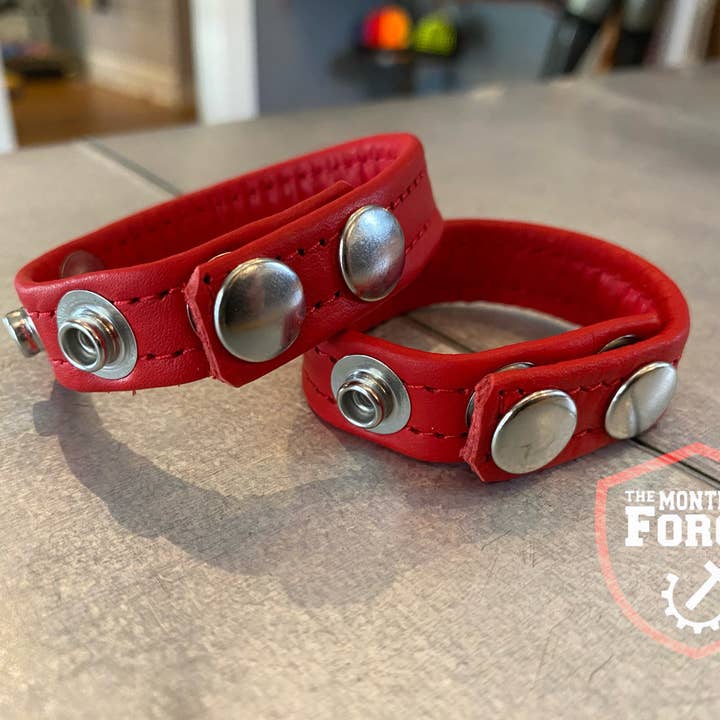 The Montrose Forge - Vendita all'ingrosso Sex toy - Anello a C in pelle sottile a 3 bottoni (disponibile in 11 colori)5