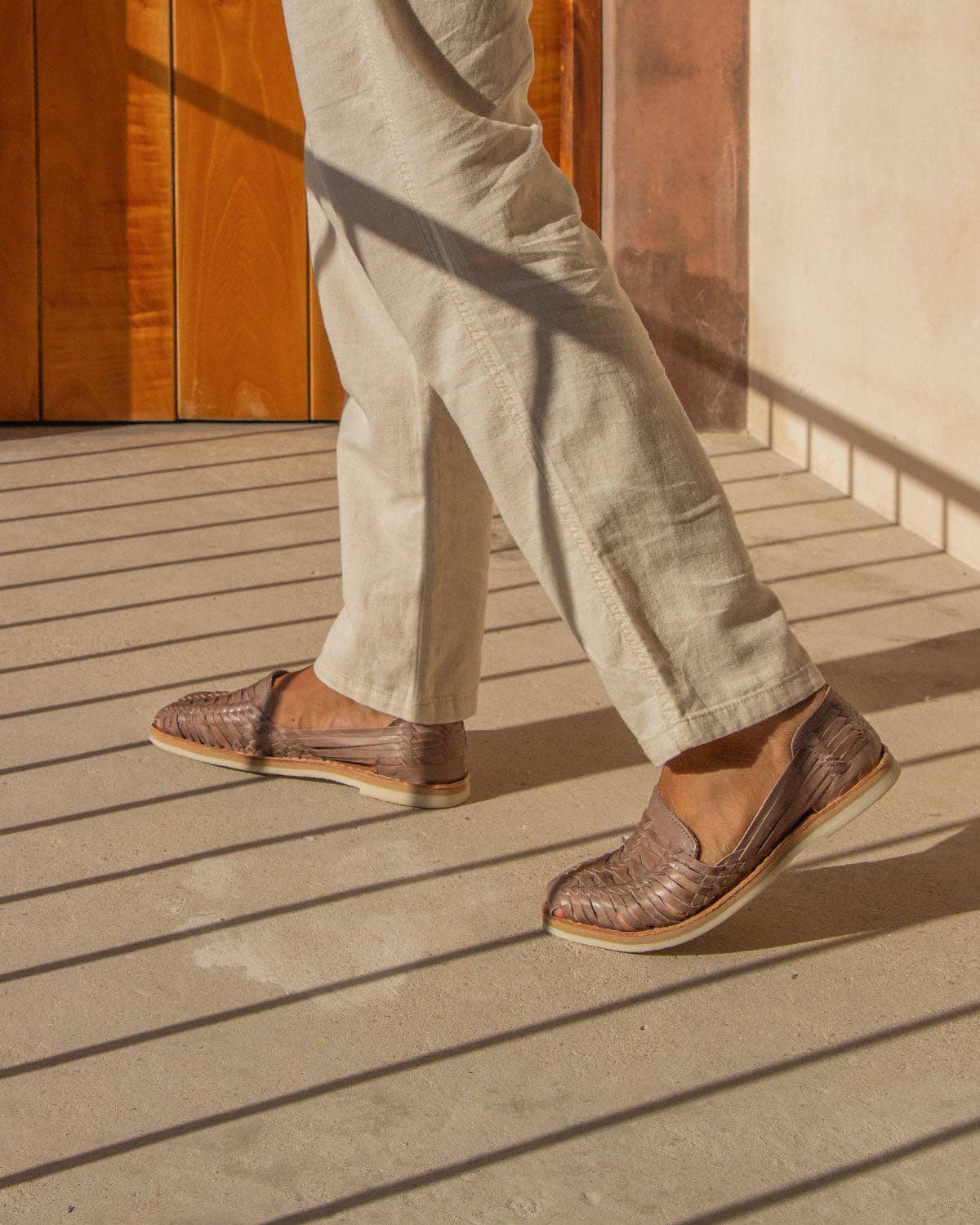 Mexas EU - Wholesale Sandals - Women's - TOTOPO - Taupe-colored leather huaraches for men2