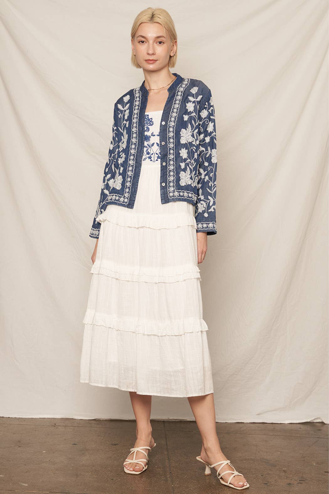 En Crème - Wholesale Blouse - Women's - Long Sleeve Embroidered Denim Button Down Top3