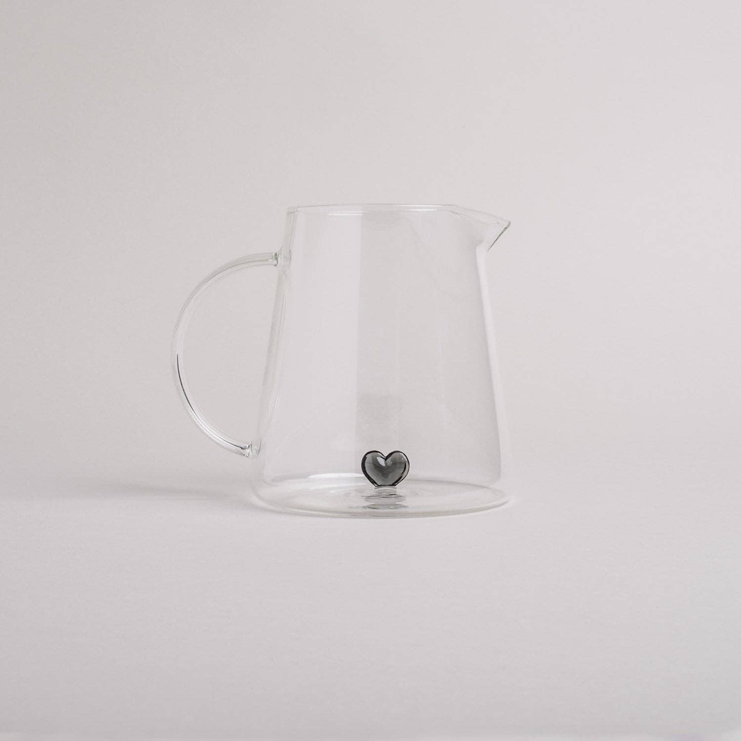 Eulenschnitt – wholesale Carafe – Carafe heart shape black (PU = 4 pcs)